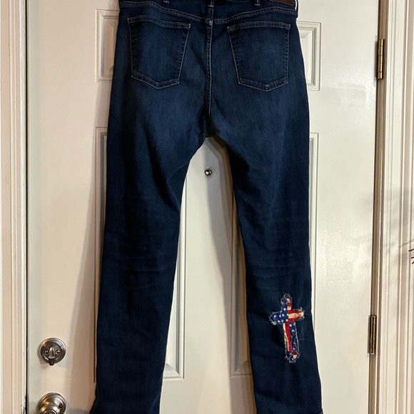 Men’s Abercrombie & Fitch Cross USA Flag Patched Distressed Blue Jeans, 38x34 - Picture 9 of 12